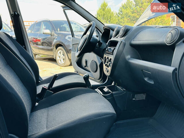 Черный ВАЗ 2190 Гранта, объемом двигателя 1.6 л и пробегом 75 тыс. км за 3700 $, фото 30 на Automoto.ua