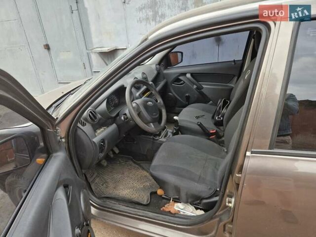 Коричневий ВАЗ 2190 Гранта, об'ємом двигуна 1.6 л та пробігом 161 тис. км за 2800 $, фото 9 на Automoto.ua