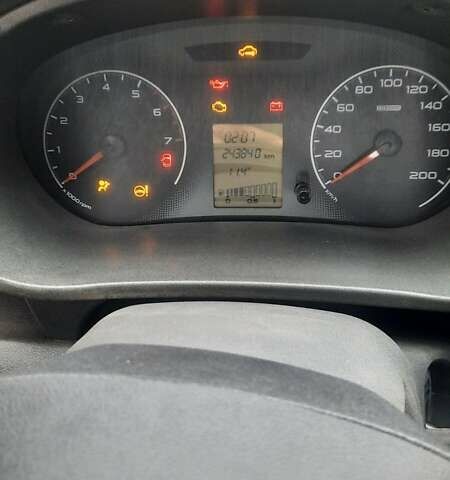 Червоний ВАЗ 2190 Гранта, об'ємом двигуна 1.6 л та пробігом 245 тис. км за 3100 $, фото 4 на Automoto.ua