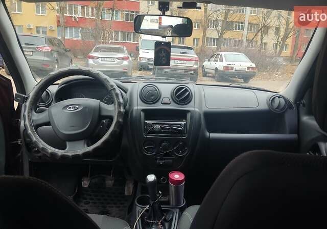 Красный ВАЗ 2190 Гранта, объемом двигателя 1.6 л и пробегом 148 тыс. км за 3200 $, фото 5 на Automoto.ua