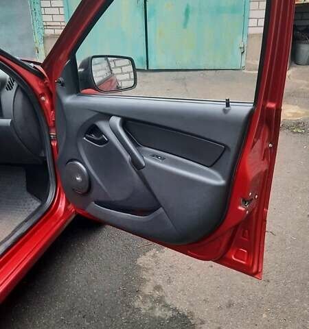 Червоний ВАЗ 2190 Гранта, об'ємом двигуна 1.6 л та пробігом 245 тис. км за 3100 $, фото 3 на Automoto.ua