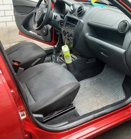 Червоний ВАЗ 2190 Гранта, об'ємом двигуна 1.6 л та пробігом 245 тис. км за 3100 $, фото 1 на Automoto.ua