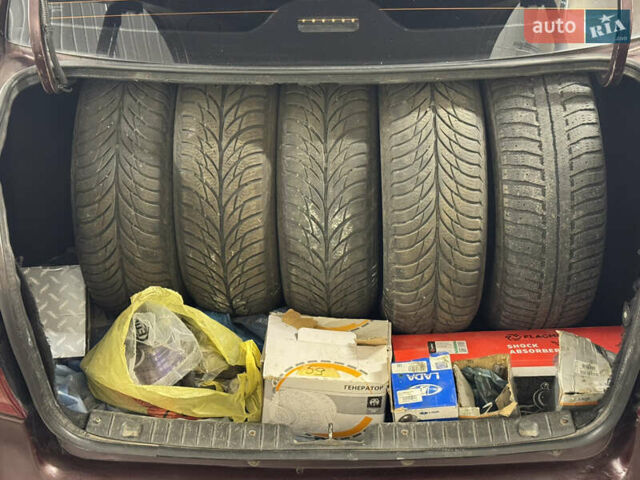 ВАЗ 2190 Гранта 2013 у Бердичеве на Automoto.ua Червоний ВАЗ 2190 Гранта, об'ємом двигуна 1.6 л та пробігом 290 тис. км за 1700 $, фото 26 на Automoto.ua