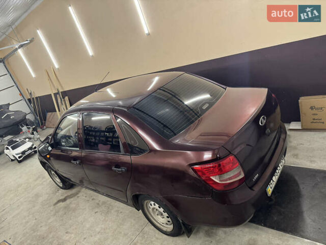 ВАЗ 2190 Гранта 2013 у Бердичеве на Automoto.ua Червоний ВАЗ 2190 Гранта, об'ємом двигуна 1.6 л та пробігом 290 тис. км за 1700 $, фото 3 на Automoto.ua