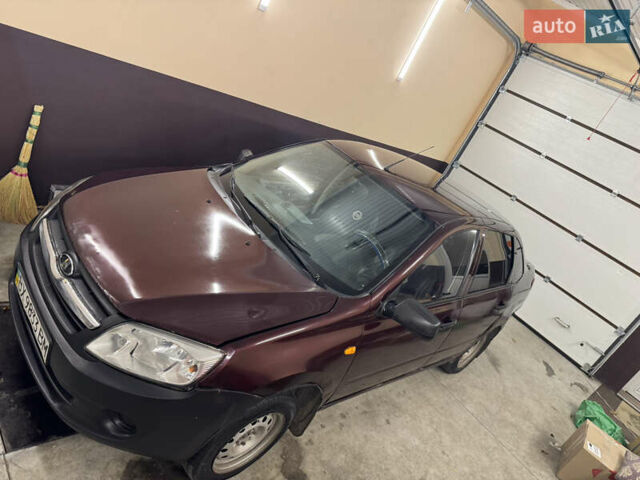 ВАЗ 2190 Гранта 2013 у Бердичеве на Automoto.ua Червоний ВАЗ 2190 Гранта, об'ємом двигуна 1.6 л та пробігом 290 тис. км за 1700 $, фото 2 на Automoto.ua