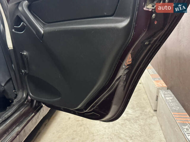 ВАЗ 2190 Гранта 2013 у Бердичеве на Automoto.ua Червоний ВАЗ 2190 Гранта, об'ємом двигуна 1.6 л та пробігом 290 тис. км за 1700 $, фото 24 на Automoto.ua