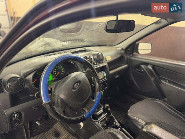 ВАЗ 2190 Гранта 2013 у Бердичеве на Automoto.ua Червоний ВАЗ 2190 Гранта, об'ємом двигуна 1.6 л та пробігом 290 тис. км за 1700 $, фото 16 на Automoto.ua