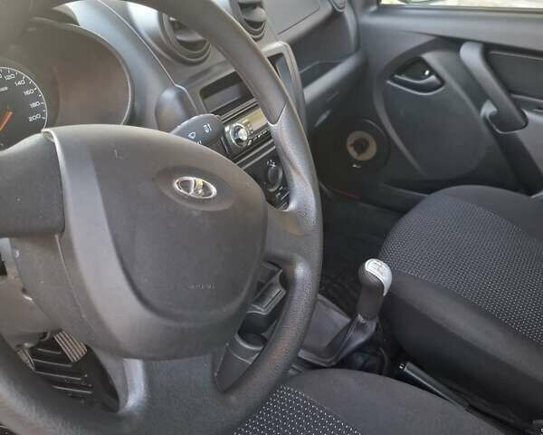 Червоний ВАЗ 2190 Гранта, об'ємом двигуна 1.6 л та пробігом 23 тис. км за 3950 $, фото 3 на Automoto.ua