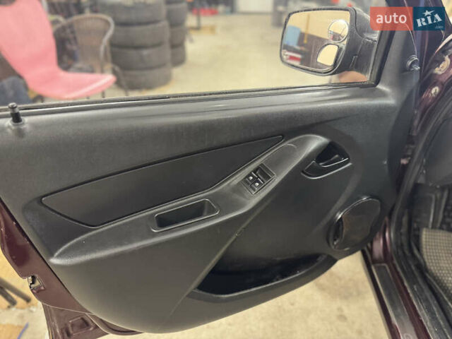 ВАЗ 2190 Гранта 2013 у Бердичеве на Automoto.ua Червоний ВАЗ 2190 Гранта, об'ємом двигуна 1.6 л та пробігом 290 тис. км за 1700 $, фото 15 на Automoto.ua