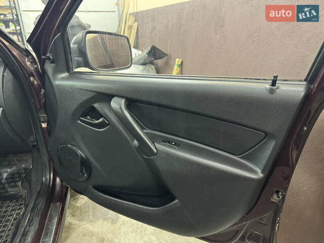 ВАЗ 2190 Гранта 2013 у Бердичеве на Automoto.ua Червоний ВАЗ 2190 Гранта, об'ємом двигуна 1.6 л та пробігом 290 тис. км за 1700 $, фото 29 на Automoto.ua