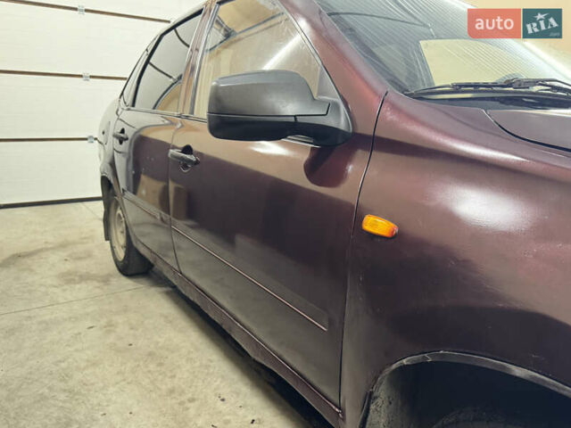 ВАЗ 2190 Гранта 2013 у Бердичеве на Automoto.ua Червоний ВАЗ 2190 Гранта, об'ємом двигуна 1.6 л та пробігом 290 тис. км за 1700 $, фото 13 на Automoto.ua