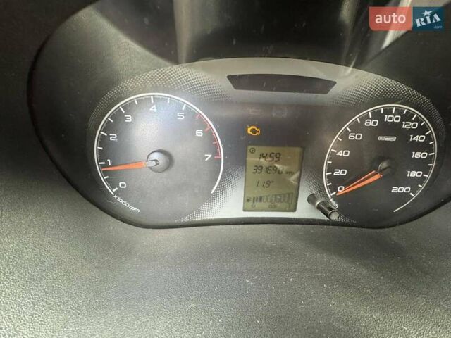 Червоний ВАЗ 2190 Гранта, об'ємом двигуна 1.6 л та пробігом 391 тис. км за 1300 $, фото 5 на Automoto.ua