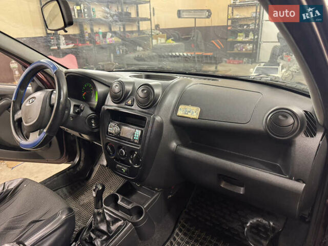 ВАЗ 2190 Гранта 2013 у Бердичеве на Automoto.ua Червоний ВАЗ 2190 Гранта, об'ємом двигуна 1.6 л та пробігом 290 тис. км за 1700 $, фото 17 на Automoto.ua