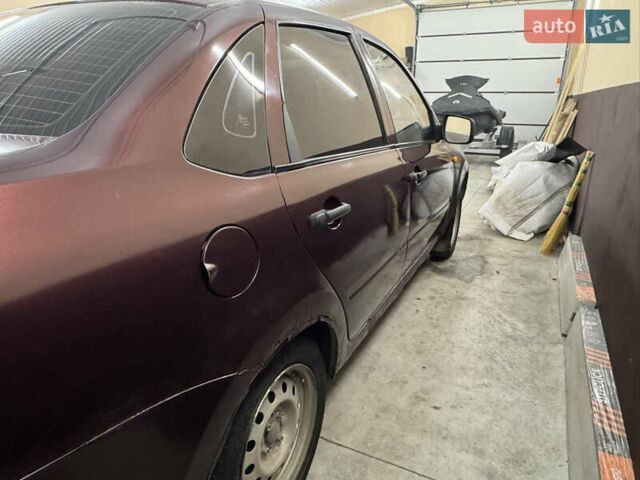 ВАЗ 2190 Гранта 2013 у Бердичеве на Automoto.ua Червоний ВАЗ 2190 Гранта, об'ємом двигуна 1.6 л та пробігом 290 тис. км за 1700 $, фото 12 на Automoto.ua
