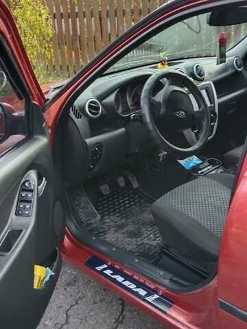 Красный ВАЗ 2190 Гранта, объемом двигателя 1.6 л и пробегом 155 тыс. км за 2550 $, фото 6 на Automoto.ua