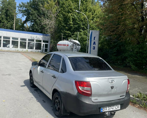 Сірий ВАЗ 2190 Гранта, об'ємом двигуна 1.6 л та пробігом 180 тис. км за 2199 $, фото 2 на Automoto.ua