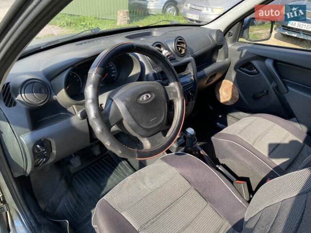 Серый ВАЗ 2190 Гранта, объемом двигателя 1.6 л и пробегом 165 тыс. км за 1988 $, фото 6 на Automoto.ua