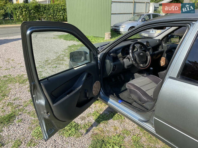 Серый ВАЗ 2190 Гранта, объемом двигателя 1.6 л и пробегом 165 тыс. км за 1988 $, фото 5 на Automoto.ua