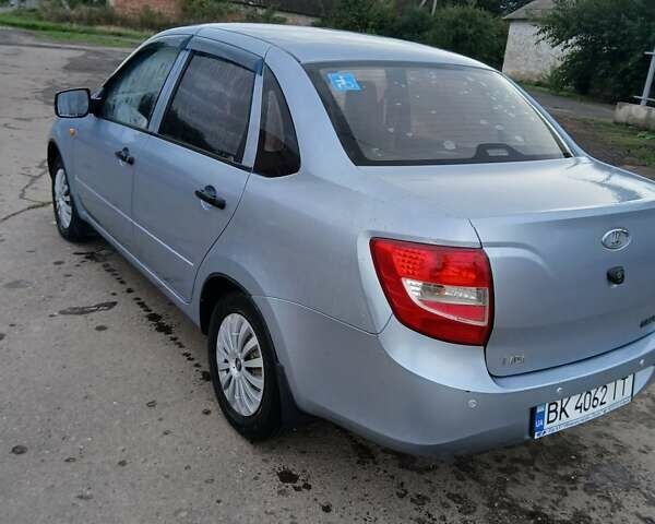 Сірий ВАЗ 2190 Гранта, об'ємом двигуна 1.6 л та пробігом 127 тис. км за 2500 $, фото 1 на Automoto.ua