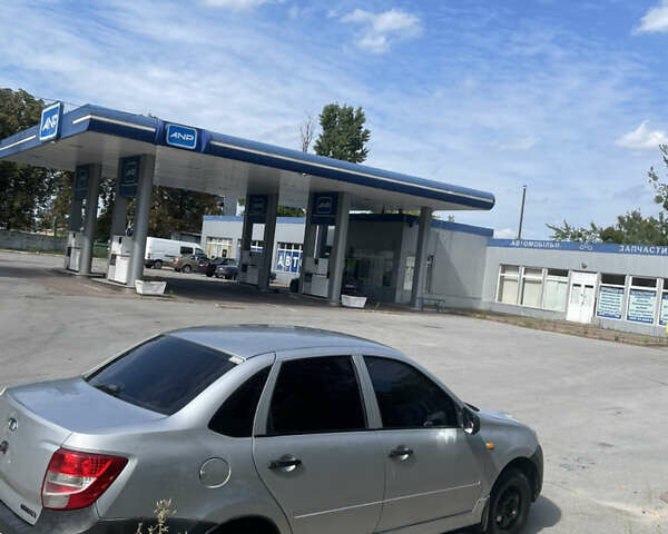 Сірий ВАЗ 2190 Гранта, об'ємом двигуна 1.6 л та пробігом 180 тис. км за 2199 $, фото 4 на Automoto.ua
