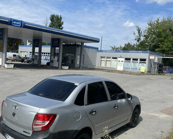 Сірий ВАЗ 2190 Гранта, об'ємом двигуна 1.6 л та пробігом 180 тис. км за 2199 $, фото 5 на Automoto.ua
