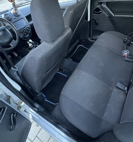 Серый ВАЗ 2190 Гранта, объемом двигателя 1.6 л и пробегом 77 тыс. км за 1950 $, фото 5 на Automoto.ua