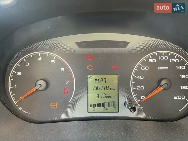 Серый ВАЗ 2190 Гранта, объемом двигателя 1.6 л и пробегом 197 тыс. км за 3500 $, фото 4 на Automoto.ua