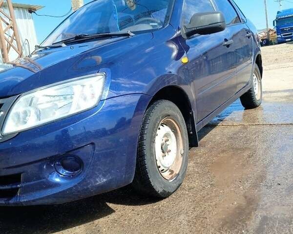 Синій ВАЗ 2190 Гранта, об'ємом двигуна 1.6 л та пробігом 1000 тис. км за 2200 $, фото 3 на Automoto.ua