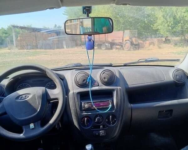 Синій ВАЗ 2190 Гранта, об'ємом двигуна 1.6 л та пробігом 1000 тис. км за 2200 $, фото 6 на Automoto.ua