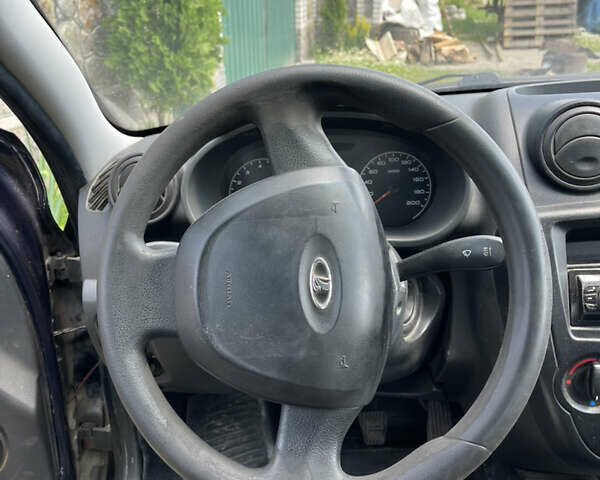 Синій ВАЗ 2190 Гранта, об'ємом двигуна 1.6 л та пробігом 259 тис. км за 1999 $, фото 4 на Automoto.ua