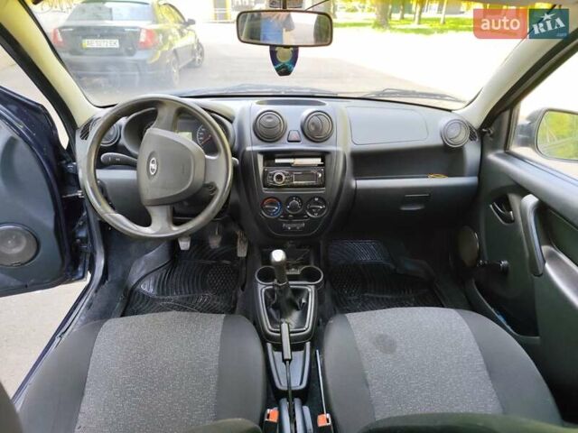 Синий ВАЗ 2190 Гранта, объемом двигателя 1.6 л и пробегом 74 тыс. км за 3600 $, фото 3 на Automoto.ua