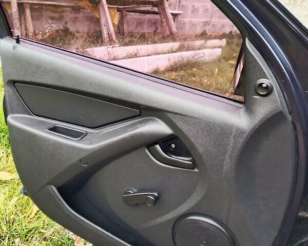 Синій ВАЗ 2190 Гранта, об'ємом двигуна 1.6 л та пробігом 289 тис. км за 2600 $, фото 13 на Automoto.ua