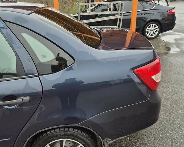 Синий ВАЗ 2190 Гранта, объемом двигателя 1.6 л и пробегом 195 тыс. км за 4000 $, фото 15 на Automoto.ua
