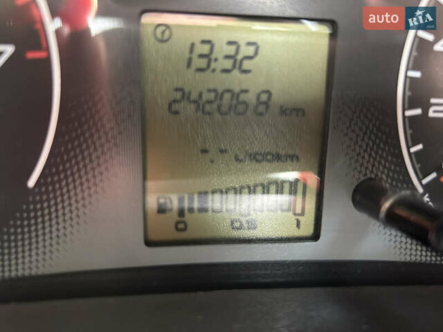 Синій ВАЗ 2190 Гранта, об'ємом двигуна 1.6 л та пробігом 240 тис. км за 2400 $, фото 1 на Automoto.ua