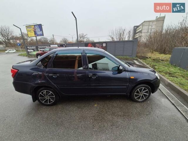Синий ВАЗ 2190 Гранта, объемом двигателя 1.6 л и пробегом 195 тыс. км за 4000 $, фото 2 на Automoto.ua