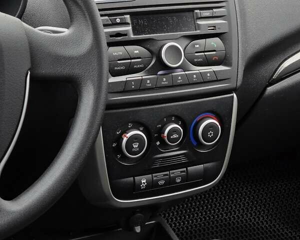 Серый ВАЗ 2192 Granta, объемом двигателя 1.6 л и пробегом 43 тыс. км за 6999 $, фото 7 на Automoto.ua