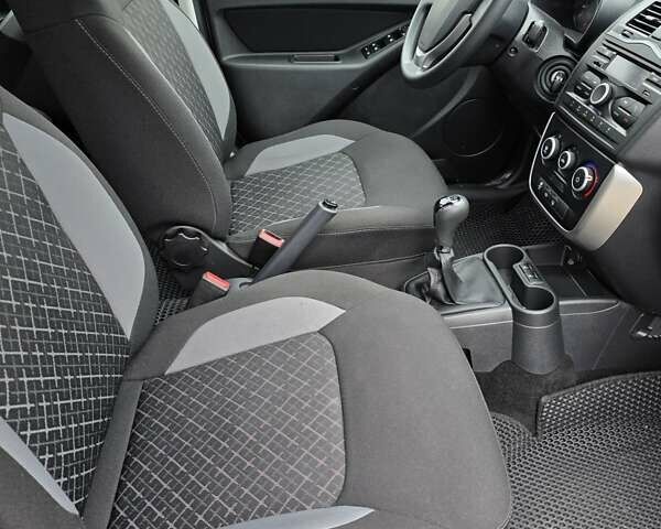 Серый ВАЗ 2192 Granta, объемом двигателя 1.6 л и пробегом 43 тыс. км за 6999 $, фото 10 на Automoto.ua