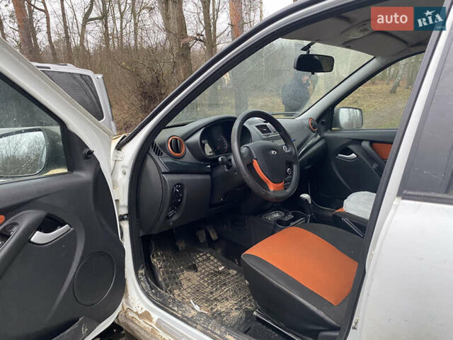 Білий ВАЗ 2194 Kalina, об'ємом двигуна 1.6 л та пробігом 160 тис. км за 2500 $, фото 1 на Automoto.ua