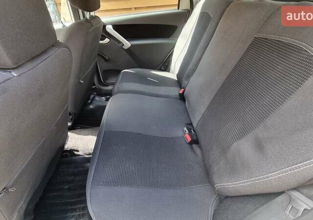 Сірий ВАЗ 2194 Kalina, об'ємом двигуна 1.6 л та пробігом 140 тис. км за 6700 $, фото 4 на Automoto.ua