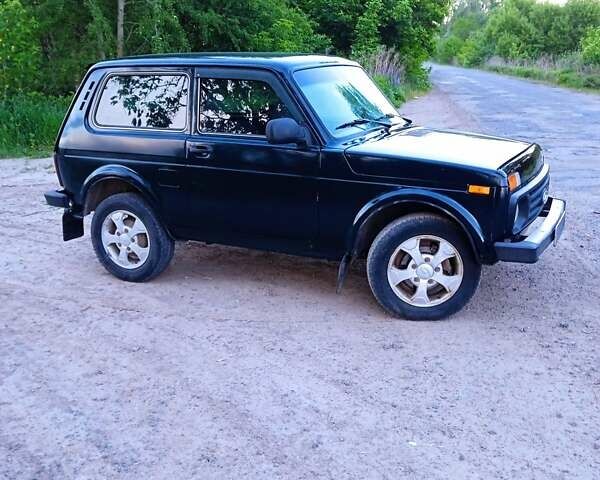 Зеленый ВАЗ 4x4 Urban, объемом двигателя 1.69 л и пробегом 200 тыс. км за 3950 $, фото 1 на Automoto.ua