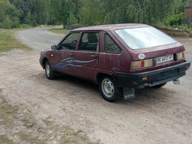Красный ВАЗ Другая, объемом двигателя 1.6 л и пробегом 330 тыс. км за 236 $, фото 3 на Automoto.ua