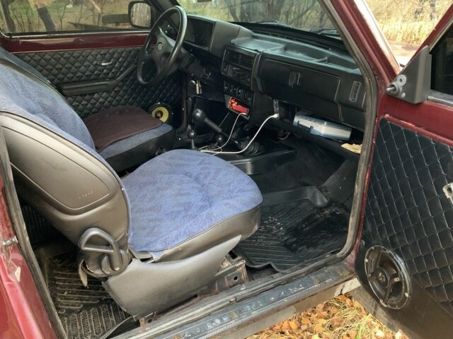 Красный ВАЗ Другая, объемом двигателя 1.6 л и пробегом 250 тыс. км за 2300 $, фото 5 на Automoto.ua