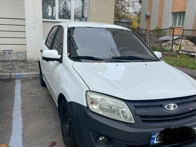 Білий ВАЗ Гранта, об'ємом двигуна 1.6 л та пробігом 111 тис. км за 3000 $, фото 6 на Automoto.ua