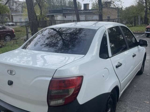 Білий ВАЗ Гранта, об'ємом двигуна 1.6 л та пробігом 112 тис. км за 2800 $, фото 1 на Automoto.ua