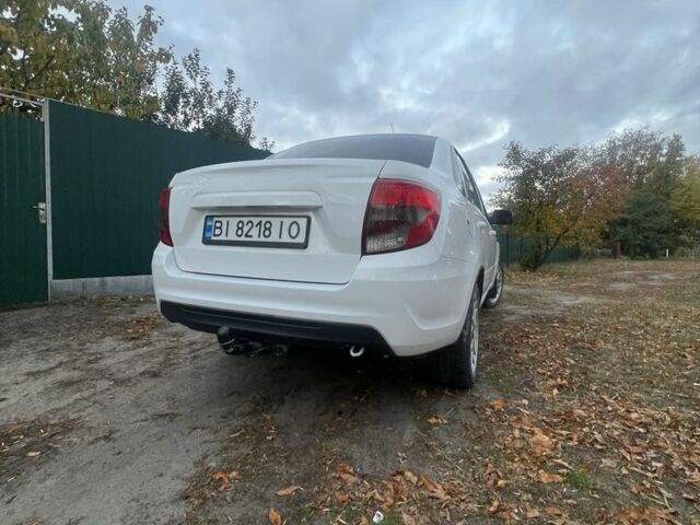 Белый ВАЗ Гранта, объемом двигателя 1.6 л и пробегом 165 тыс. км за 3500 $, фото 3 на Automoto.ua