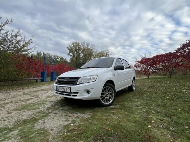 Белый ВАЗ Гранта, объемом двигателя 1.6 л и пробегом 165 тыс. км за 3500 $, фото 2 на Automoto.ua