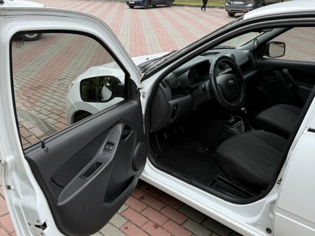 Белый ВАЗ Гранта, объемом двигателя 1.6 л и пробегом 150 тыс. км за 3498 $, фото 13 на Automoto.ua