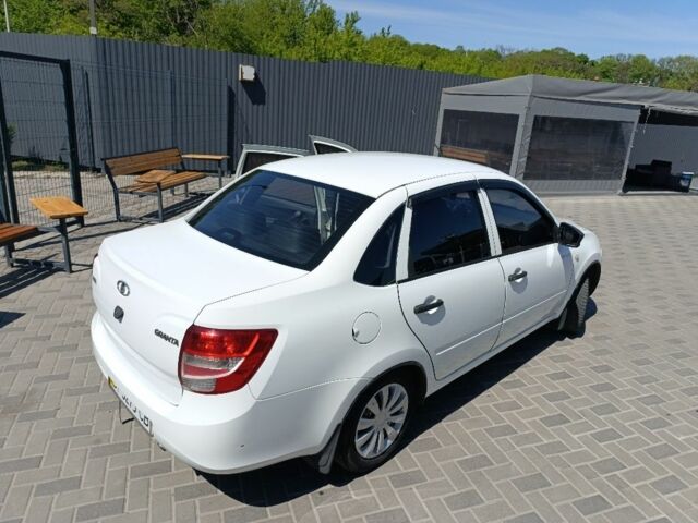 Білий ВАЗ Гранта, об'ємом двигуна 1.6 л та пробігом 221 тис. км за 3700 $, фото 2 на Automoto.ua