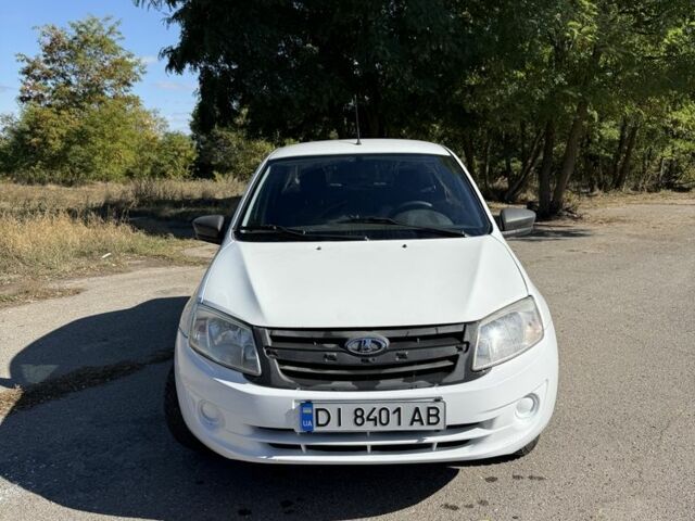Белый ВАЗ Гранта, объемом двигателя 1.6 л и пробегом 139 тыс. км за 2999 $, фото 1 на Automoto.ua