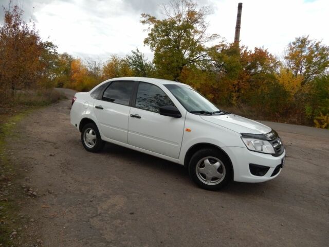 Белый ВАЗ Гранта, объемом двигателя 1.6 л и пробегом 107 тыс. км за 4000 $, фото 1 на Automoto.ua